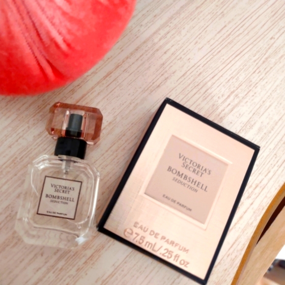 Scent Vic. Secret mini bottle w/ box BNWB! - Picture 2 of 2